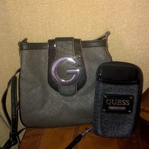 Cute guess cross over purse and wallet!! Must have!!